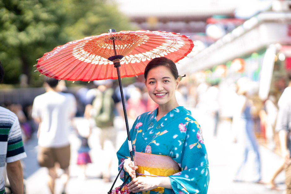 文化活動ビザ（在留資格）の着物姿の女性の写真